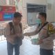 Polri Bagikan Masker Gratis untuk Penumpang KRL di Stasiun Rajawali Sawah Besar