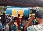 Golkar Peduli kegiatan pembagian air bersih sasar 2 kecamatan di 6 Kelurahan dan 2 Desa