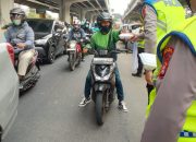 Polantas Korlantas Karib Berbagi Hadir di Samsat Jakarta Timur, Wujud Pelayanan Humanis kepada Masyarakat