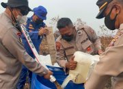 Polres Ketapang Gunakan Campuran Air dan Cairan X-Fire untuk Pemadaman Karhutla di Muara Pawan