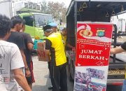Jumat Peduli, Polsek Kawasan Muara Baru Bagikan Nasi Siap Saji kepada Masyarakat