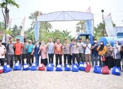 Ditreskrimsus Polda Jambi Salurkan 10 Ton Air Bersih dan 100 Paket Sembako untuk Warga Kenali Asam Atas
