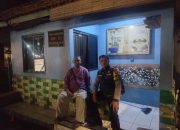 Jelang Tengah Malam, Bhabinkamtibmas Perkuat Satkamling Cikini Untuk Persempit Ruang Gerak Kejahatan