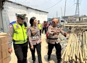 Polres Priok Lakukan Pengamanan, Korlantas Polri Salurkan 250 Paket Sembako untuk Warga Terdampak Kebakaran di Muara Angke