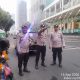 Sore di Sarinah, Polisi Ingatkan Warga Jangan Gunakan HP Sembarangan di Tepi Jalan