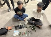 Brimob Polda Metro Jaya Amankan 2 Terduga Begal di Jaktim, Pisau hingga 5 HP Disita