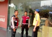 Patroli Polsek Senen Sambangi Juru Parkir dan Petugas Keamanan di Salemba, Ingatkan Warga Waspadai Hoaks