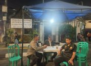 Jaga Kebersamaan dan Keamanan, Bhabinkamtibmas Kebon Kacang Sambangi Poskamling RW 09
