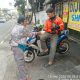 Jumat Berkah, Pimpinan Redaksi KabarindorayaNews.com Bagikan Paket Makanan untuk Ojol dan Kaum Dhuafa di Penggilingan