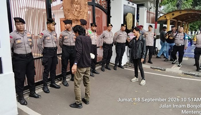 5 Orang Gelar Aksi di Depan KPU RI, Desak Evaluasi Proses PAW Anggota KPU Buton Tengah