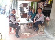 Patroli Jalan Kaki Polsek Johar Baru, Polisi Ajak Warga Jaga Keamanan Lingkungan