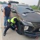 Polantas KARIB Induk PJR BSD Korlantas Polri Bantu Pengendara Ganti Ban Pecah di Tol CSJ