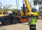Respon Cepat 110, Kontainer Terlepas dari Truk Trailer di Jembatan KBN Marunda, Polisi Bergerak Cepat Lakukan Evakuasi