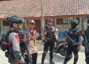 Brimob Polda Metro Jaya Patroli ke TPS Jaga Kamtibmas Pilkades di Bekasi