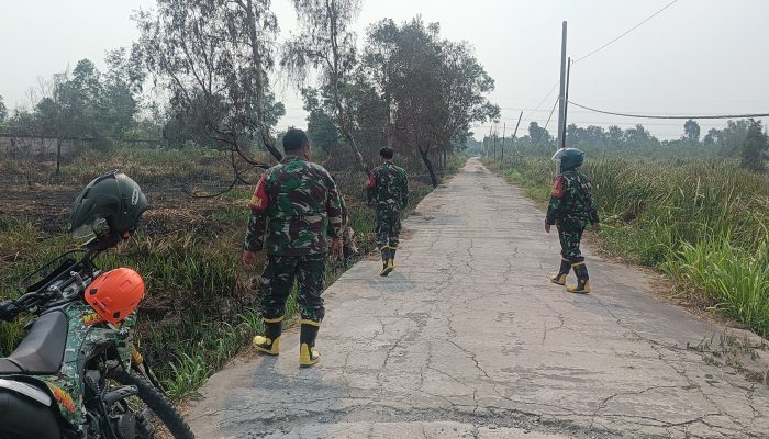 Cegah Karhutla Sejak Dini, Babinsa Kertapati Susuri Wilayah Rawan Api