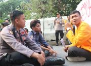 Menyapa dengan Hati: Upaya Polres Metro Jakarta Pusat Layani Aksi Unjuk Rasa secara Humanis