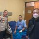Kapolsek Senen Besuk Anggota Polsek yang Dirawat di RS Polri Kramat Jati Berikan Dukungan Moril