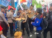 Polres Metro Jakarta Pusat Kedepankan Pendekatan Humanis kepada Massa Aksi di Senayan