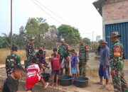 Kodim 0401/Muba Salurkan Air Bersih, Bantu Warga Hadapi Kekeringan