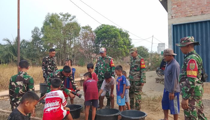 Kodim 0401/Muba Salurkan Air Bersih, Bantu Warga Hadapi Kekeringan
