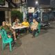 Sinergi Polisi dan Warga, Siskamling di Kebon Kacang Perkuat Keamanan Lingkungan Malam Hari