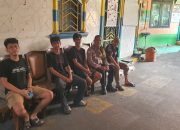 Bhabinkamtibmas Pasar Baru Sambangi Warga Di Gang Gang Pemukiman Cegah Gangguan Kamtibmas