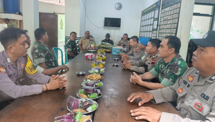 Polsek Klirong Silaturahmi ke Koramil 15 Klirong, Perkuat Sinergi TNI-Polri