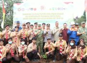 Pangdam XIX/Tuanku Tambusai dan Kabarharkam Polri tanam 20 ribu pohon di Siak