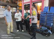 Jalin Komunikasi dengan Warga, Bhabinkamtibmas Kampung Rawa Sambangi Poskamling RW 07
