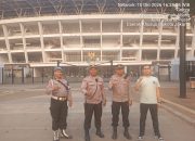 Polsek Johar Baru Terjunkan Personel Amankan Pertandingan Sepak Bola Legend di GBK