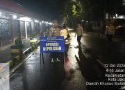 Dini Hari di Menteng, Polisi Periksa Kendaraan di Jalan Surabaya Untuk Cegah Kejahatan