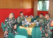 Kodim 1714/PJ dan Polri Kawal Wakil Gubernur Papua Tengah Tinjau Pembangunan Sekolah dan Serahkan Bantuan