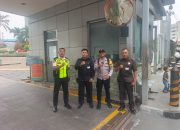 Antisipasi Unjuk Rasa, Bhabinkamtibmas Polsek Metro Gambir Jaga Ketat Gedung Sarana Jaya
