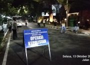 Cegah Kejahatan Malam Hari, Polsek Metro Menteng Periksa Kendaraan di Jalan Surabaya