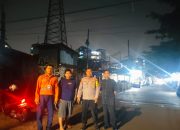 Cek Pos Kamling di Bendungan Hilir RW 07, Bhabinkamtibmas Ajak Warga Tingkatkan Kewaspadaan dan Cegah Gangguan Kamtibmas