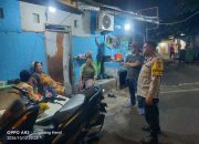 Bhabinkamtibmas Kramat Sambangi Pos Siskamling RW 02, Ajak Warga Jaga Keamanan Lingkungan