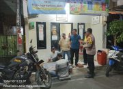 Sambangi Poskamling RW 05 Kampung Rawa, Bhabinkamtibmas Ajak Warga Tingkatkan Kewaspadaan