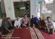 Sholat Dzuhur Bersama Warga, Bhabinkamtibmas Kampung Rawa Perkuat Silaturahmi dan Pesan Kamtibmas