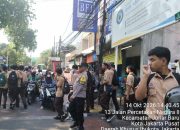 Cegah Tawuran Pelajar, Bhabinkamtibmas Johar Baru Pantau Kepulangan Siswa SMK Kampung Jawa
