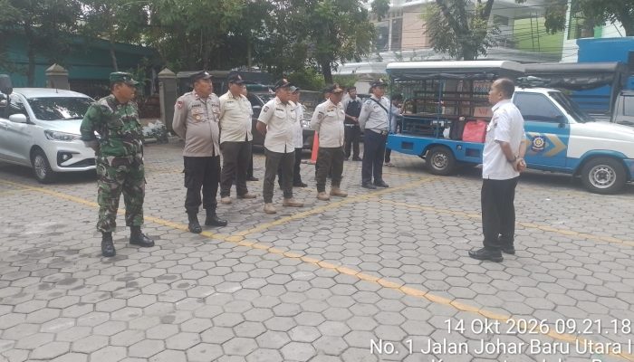 Tiga Pilar Johar Baru Kawal Pemasangan Tanda Objek Penunggak Pajak Daerah, Kegiatan Berlangsung Kondusif