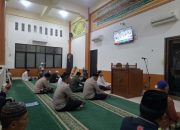Pererat Silaturahmi, Kapolsek Johar Baru Subuh Berjamaah Bersama Warga dan Sampaikan Pesan Kamtibmas