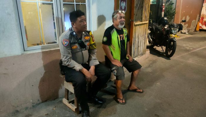 Cegah Pencurian dan Guankamtibmas Dini Hari, Bhabinkamtibmas Kebon Sirih Sambangi Satkamling