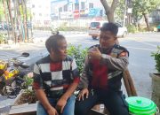 Dekat dengan Warga, Samapta Polsek Johar Baru Ajak Masyarakat Jaga Lingkungan Tetap Kondusif