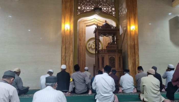 Subuh Berjamaah, Polsek Johar Baru Pererat Silaturahmi dan Ajak Warga Jaga Kamtibmas