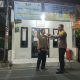 Dini Hari Sambangi Satkamling Kampung Rawa, Polsek Johar Baru Ajak Warga Waspadai Kejahatan