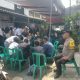 Kumpul Bareng Warga Saat Takziah, Bhabinkamtibmas Galur Sampaikan Pesan Kamtibmas dan Kepedulian Sosial