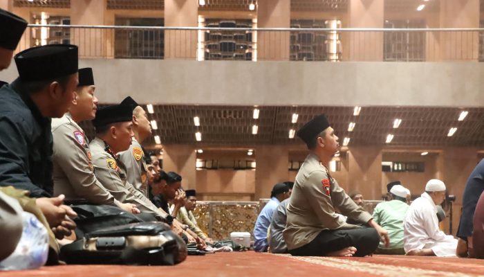 Kapolda Metro Jaya Subuh Berjamaah di Masjid Istiqlal, Perkuat Silaturahmi dan Ajak Masyarakat Jaga Kamtibmas