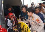 Utamakan Keselamatan Jiwa, Polres Metro Jakarta Pusat Humanis Evakuasi Enam Aktivis Greenpeace dari Patung Bundaran HI