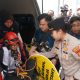 Utamakan Keselamatan Jiwa, Polres Metro Jakarta Pusat Humanis Evakuasi Enam Aktivis Greenpeace dari Patung Bundaran HI