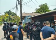 Brimob Dukung Kegiatan Ditresnarkoba di Kampung Ambon, Dua Orang Diamankan